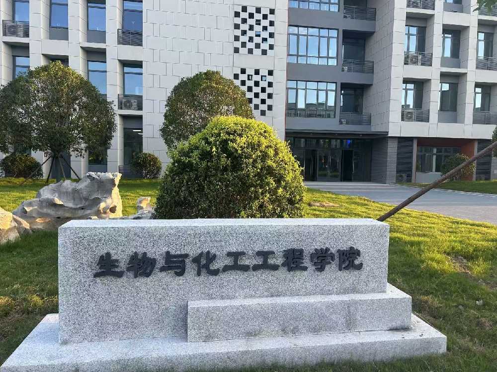 海宁市扬州职业大学体育场高杆灯项目